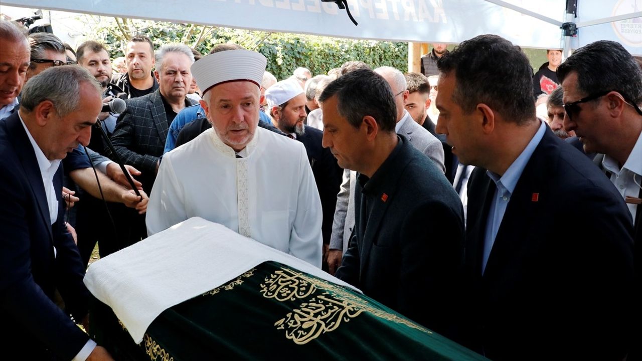 CHP Genel Başkanı Özgür Özel, Celal Akar'ın Cenaze Törenine Katıldı