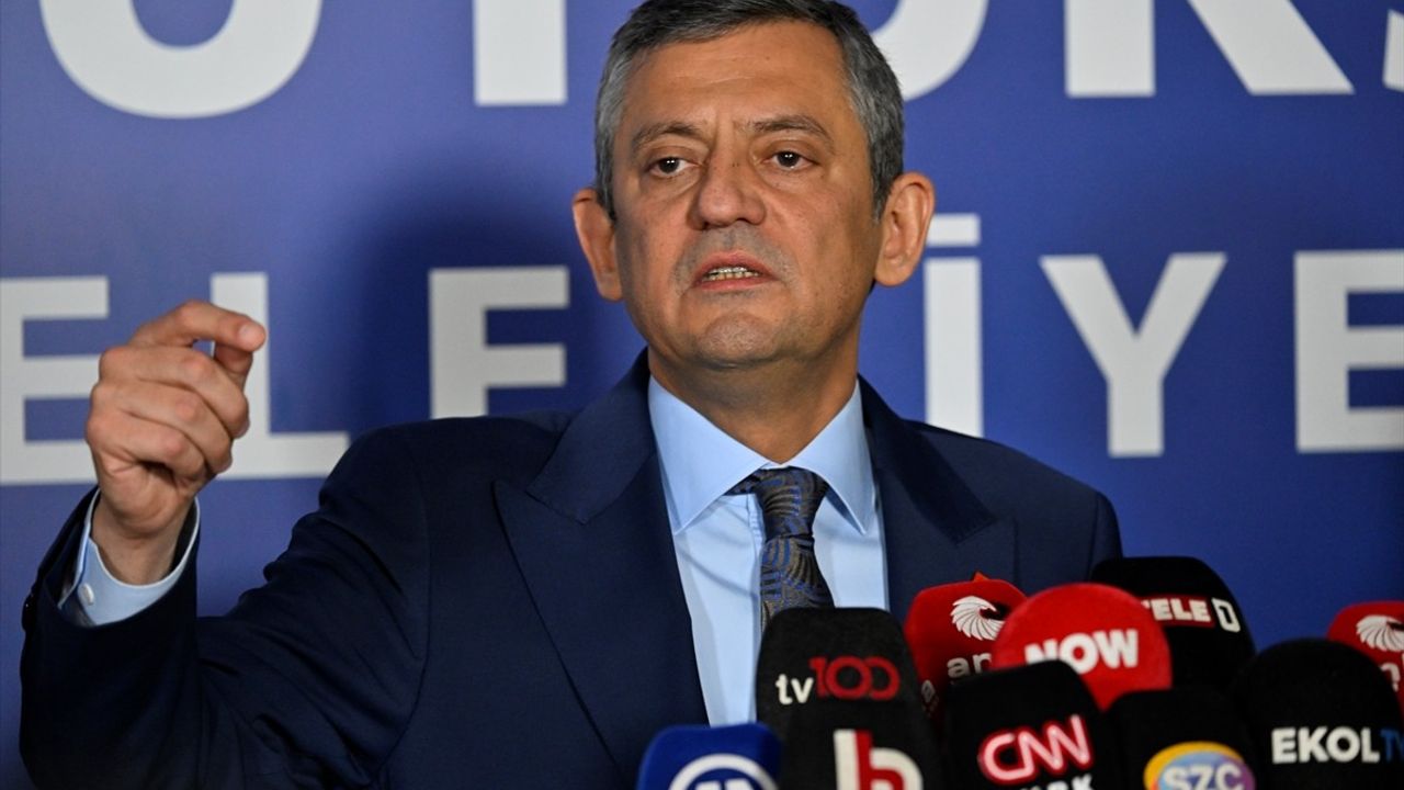 CHP Genel Başkanı Özgür Özel, İstanbul'da Basın Toplantısı Düzenledi