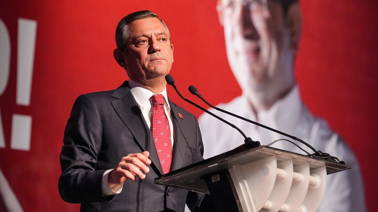 CHP Genel Başkanı Özgür Özel, İstanbul'da Kent Uzlaşısı Üzerine Konuştu