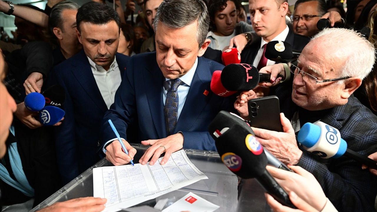 CHP Genel Başkanı Özgür Özel Ön Seçimde Oyunu Kullandı