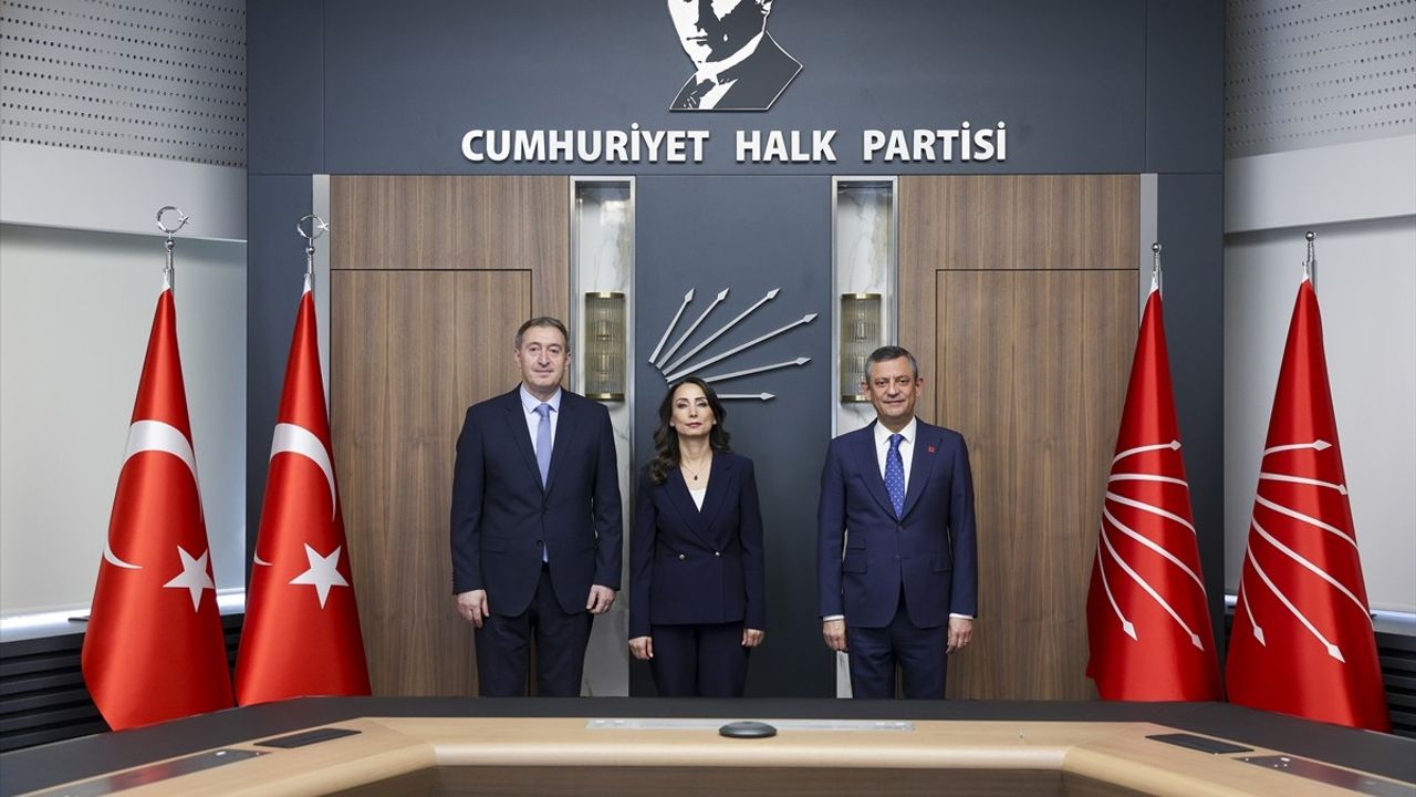 CHP Genel Başkanı Özgür Özel, PKK'nın Silah Bırakma Çağrısına Dikkat Çekti