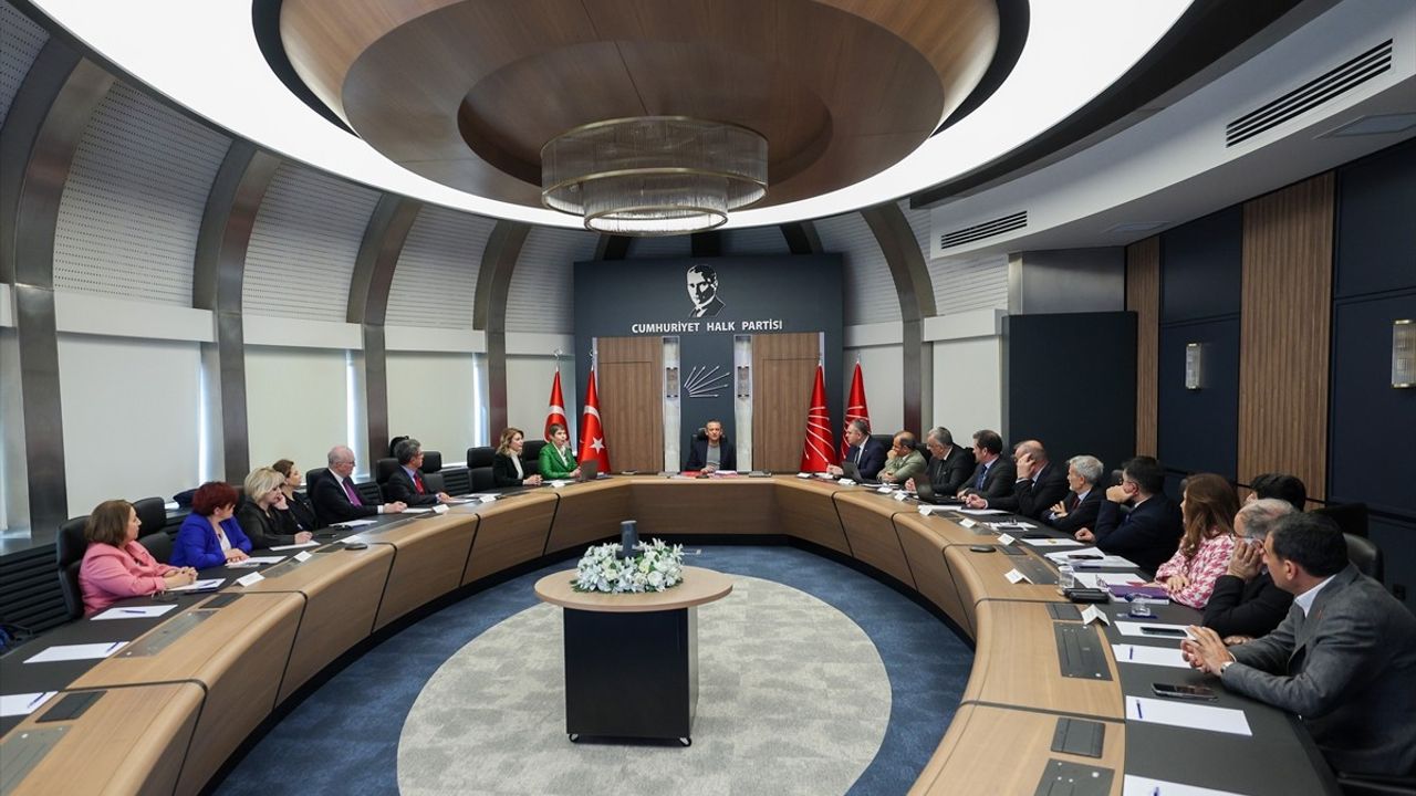 CHP Genel Başkanı Özgür Özel, Sağlık Politikaları Danışma Kurulu Toplantısı'na Başkanlık Etti