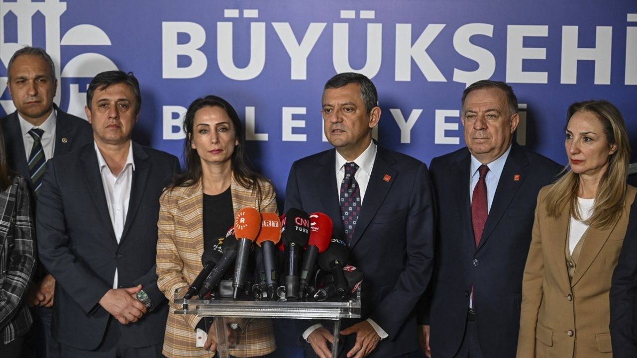 CHP Genel Başkanı Özgür Özel, Saraçhane'de Dayanışma Toplantısında Konuştu