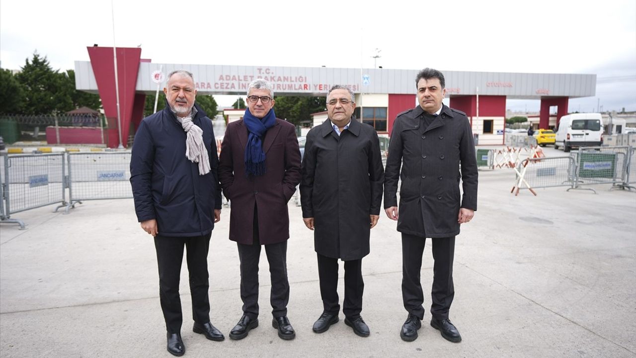 CHP Heyeti, Eski Sarıyer Belediye Başkanı Şükrü Genç'i Cezaevinde Ziyaret Etti