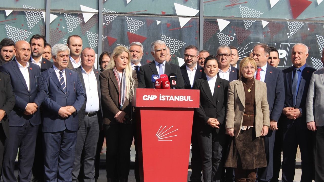 CHP İstanbul İlçe Başkanları, İl Başkanı Özgür Çelik'e Destek Verdi
