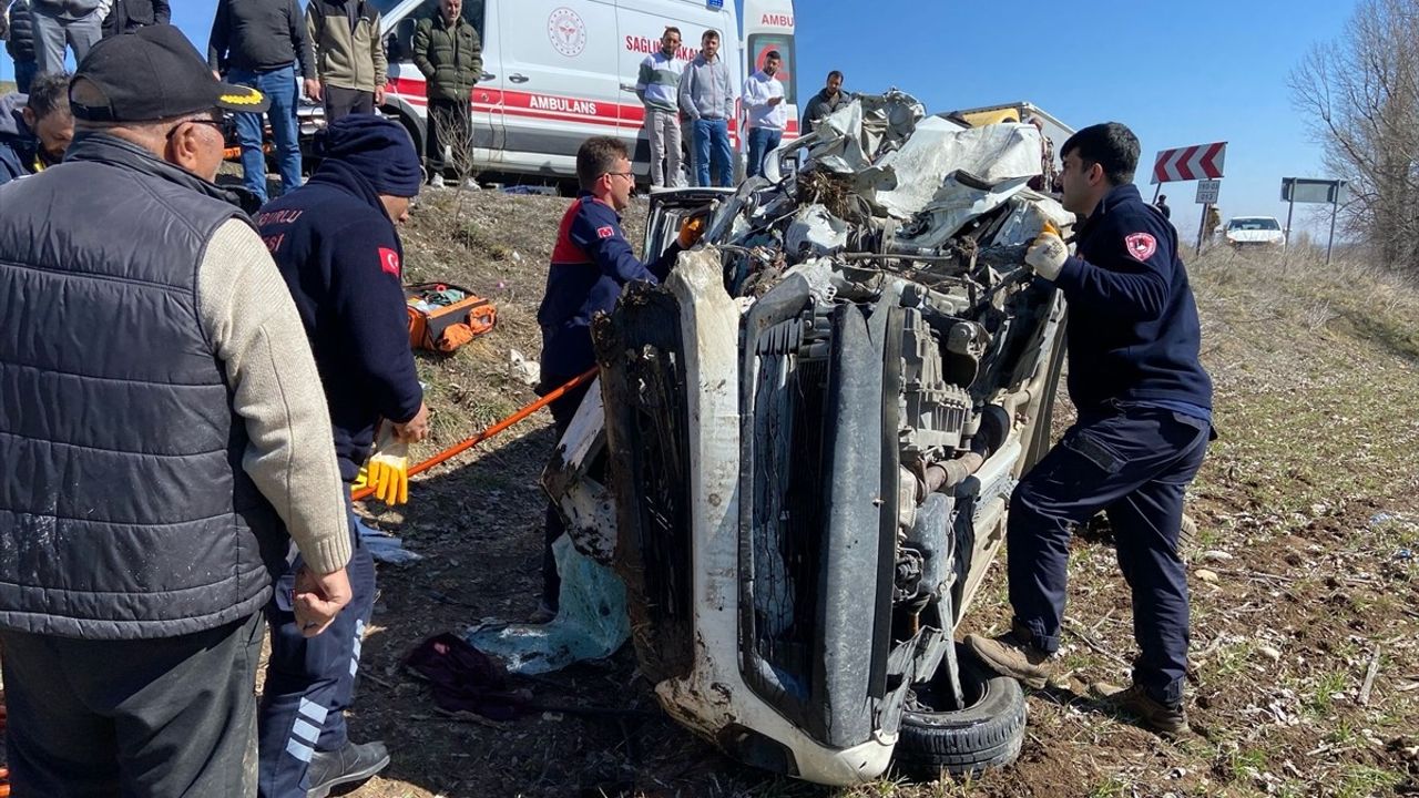 Çorum'da Trafik Kazası: 1 Kişi Hayatını Kaybetti, 5 Yaralı