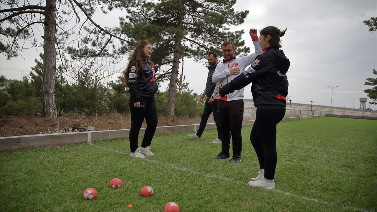 Çorum'da Üç Kardeş Bocce Sporuna İleriye Taşımak İçin Birlikte Antrenman Yapıyor