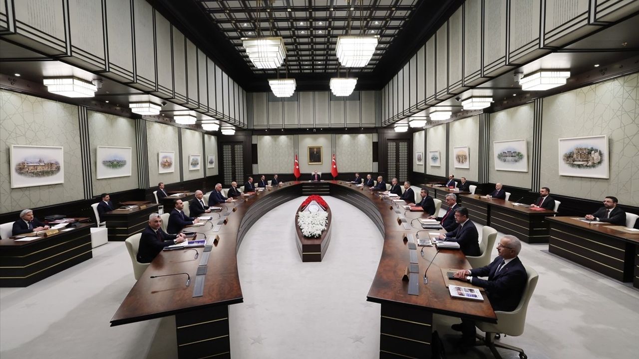 Cumhurbaşkanlığı Kabinesi Toplandı: Önemli Gelişmeler Bekleniyor