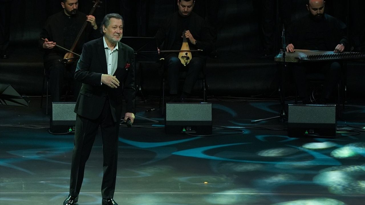 Cumhurbaşkanlığı Külliyesi'nde Ahmet Özhan ve Mana Konseri Düzenlendi