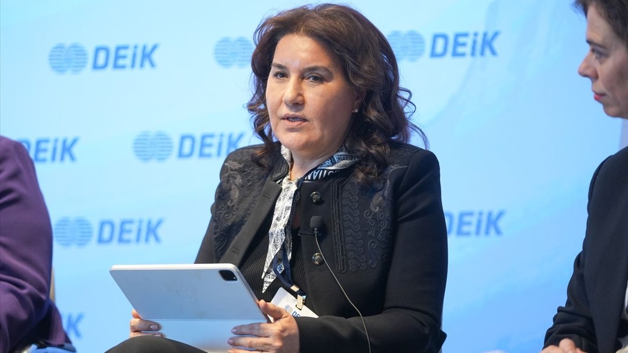 DEİK Kadın Platformu'ndan "Diplomasi ve İş Dünyasında Liderlik Deneyimleri" Paneli
