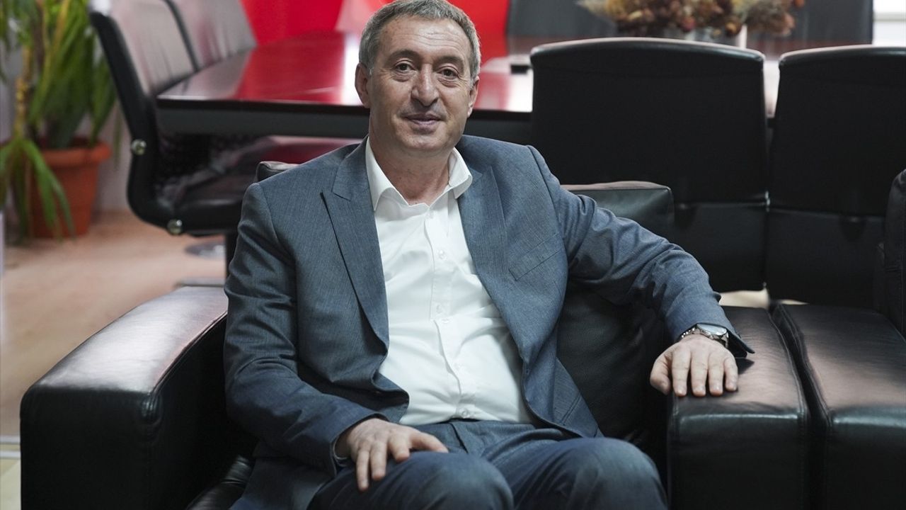 DEM Parti Eş Genel Başkanı Tuncer Bakırhan, DİSK'i Ziyaret Etti