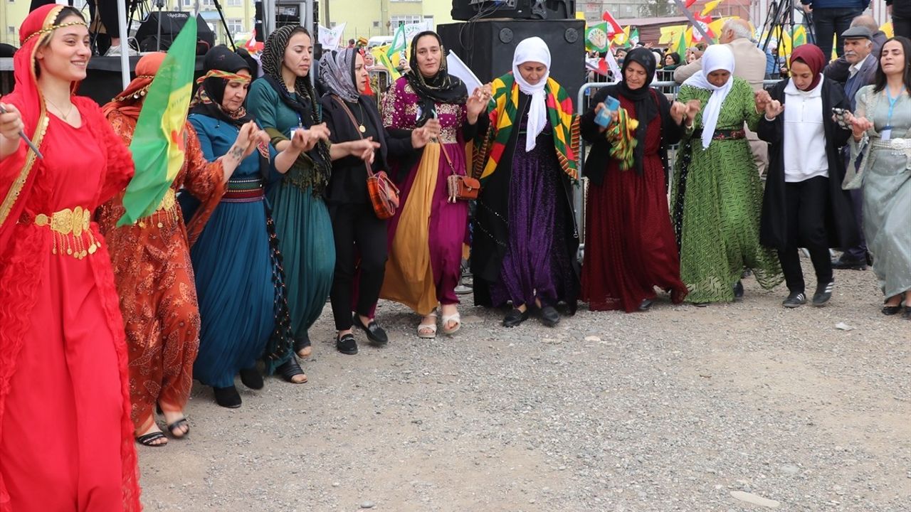 DEM Parti Eş Genel Başkanı Tuncer Bakırhan, Siirt'te Nevruz Kutlamasına Katıldı