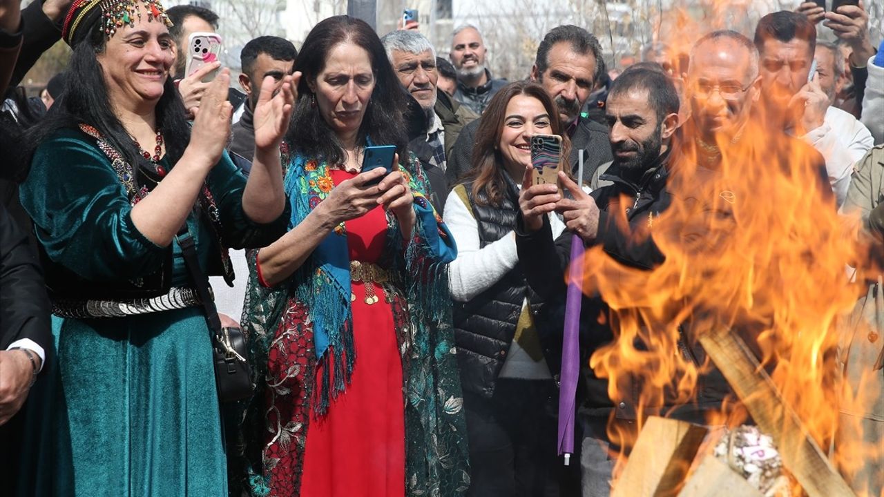 DEM Parti Grup Başkanvekili Koçyiğit, Kars'taki Nevruz Kutlamasında Barış Çağrısı Yaptı