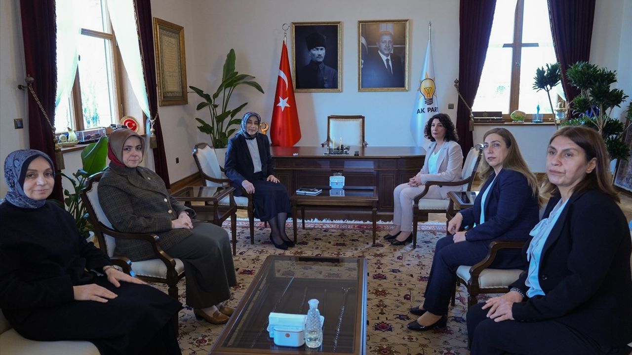 DEM Parti Kadın Meclisi Heyeti, AK Parti Grubunu Ziyaret Etti
