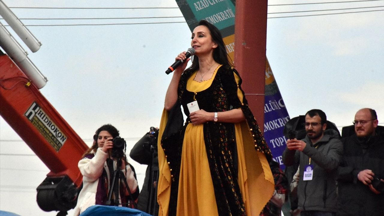 DEM Parti'nin Eş Genel Başkanları Van ve Bitlis'te Nevruz Kutlamalarına Katıldı