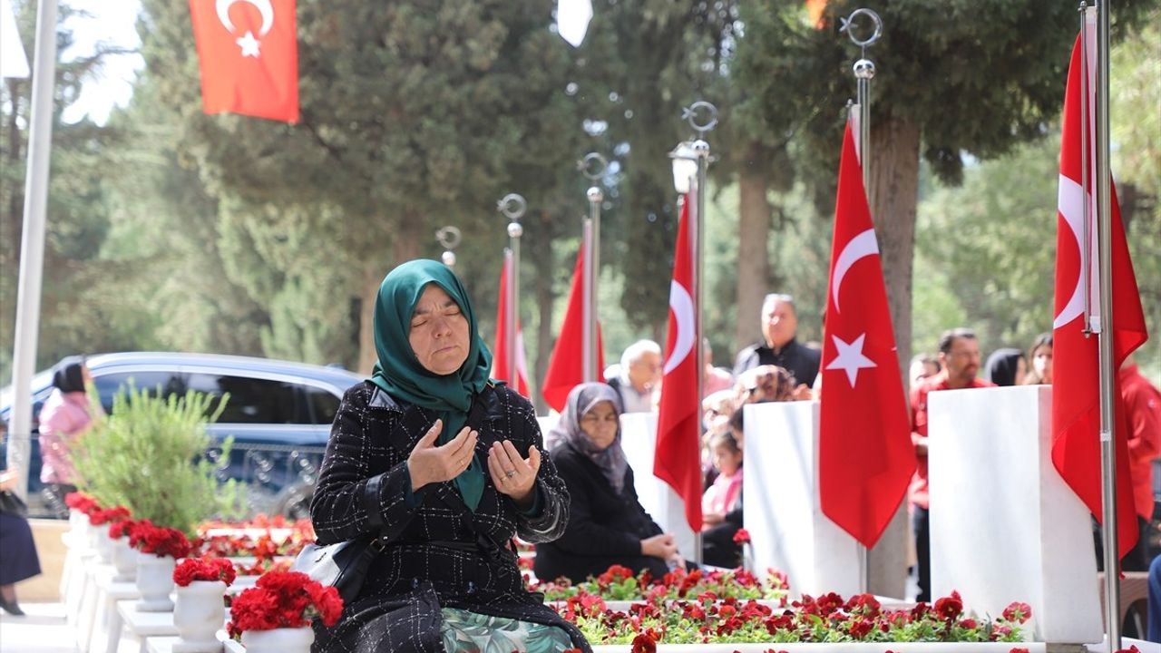 Denizli'de Şehitlik Ziyareti ve Bayramlaşma Töreni