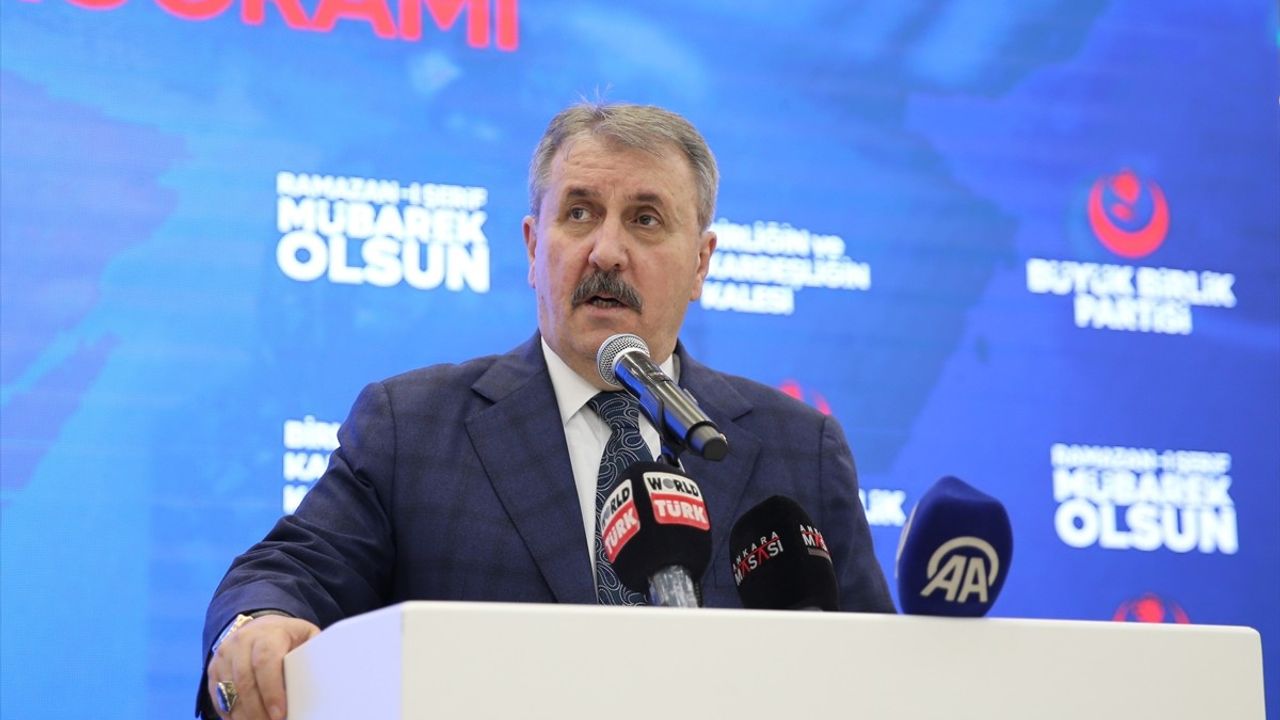 Destici, Denizli'de İftar Programında Yolsuzluk Soruşturmasına Dair Değerlendirmelerde Bulundu