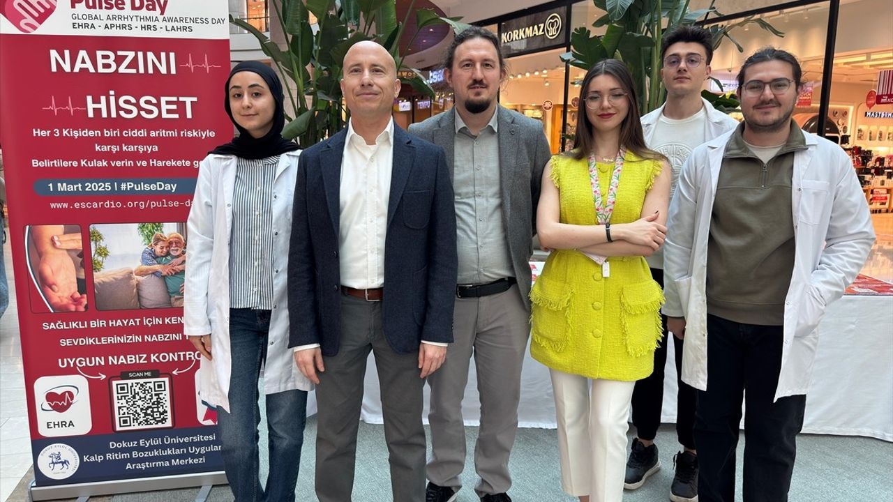 DEÜ Aritmi Merkezi'nden 'Nabzını Hisset' Etkinliği