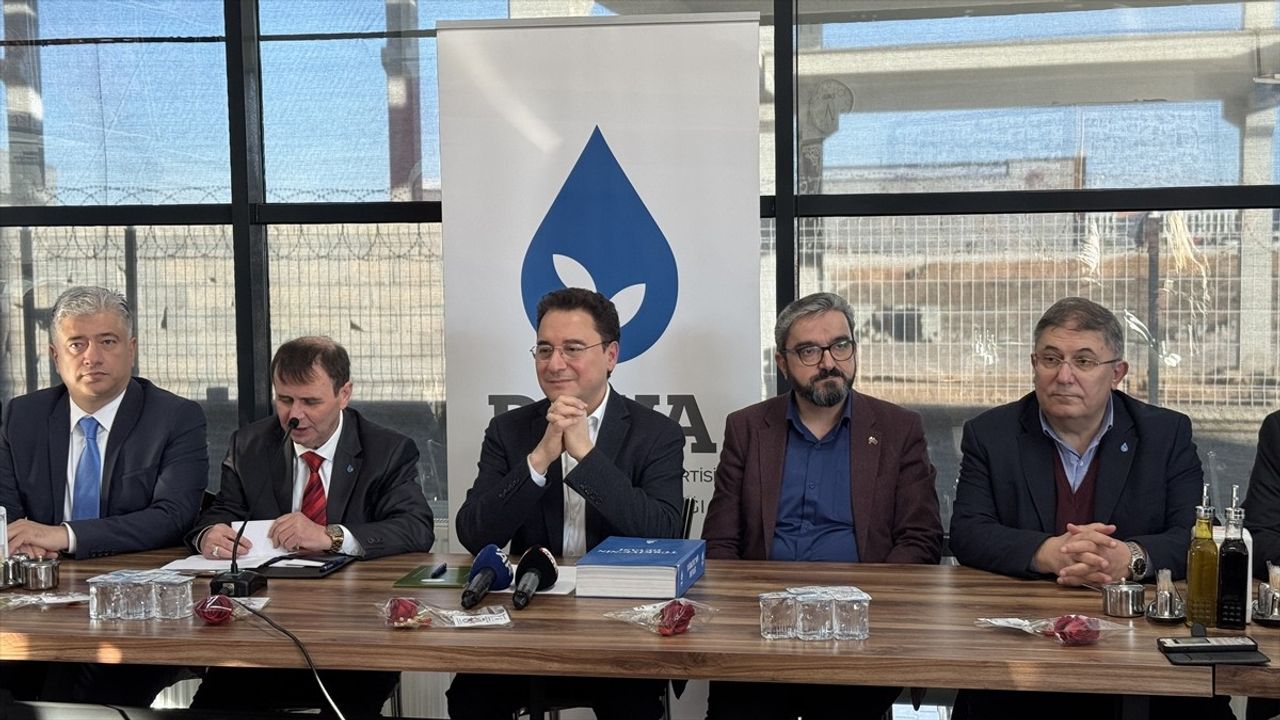 DEVA Partisi Genel Başkanı Ali Babacan, Konya'da Basın Mensuplarıyla Buluştu