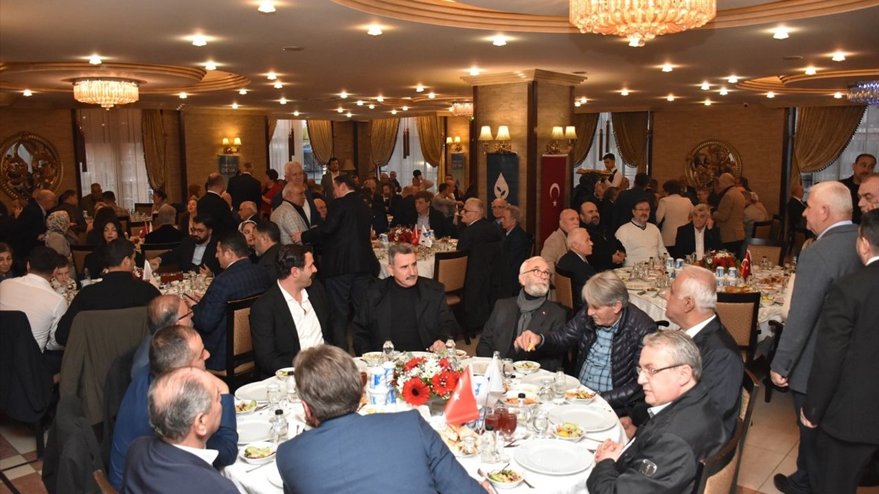 DEVA Partisi Genel Başkanı Ali Babacan, Sakarya'da Basın Mensuplarıyla Buluştu