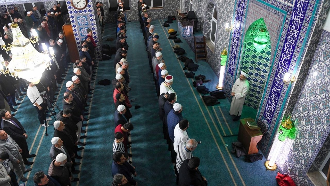 Diyanet İşleri Başkanı Ali Erbaş, CİMER Davetini Kabul Ederek Teravih Namazı Kıldırdı