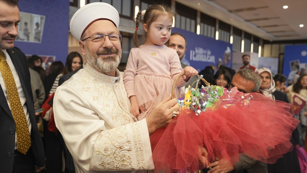 Diyanet İşleri Başkanı Erbaş, 'Külliye'de Ramazan' Etkinliklerini Ziyaret Etti