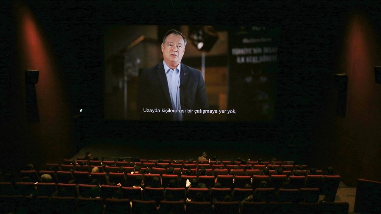 Diyarbakır'da Öğrenciler 'Ufkun Ötesinde' Belgeselini İzledi