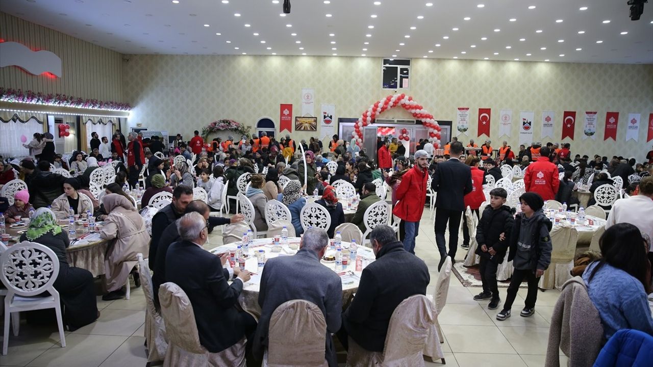 Diyarbakır'da Vakıflar Bölge Müdürlüğü İftar Programı Düzenlendi