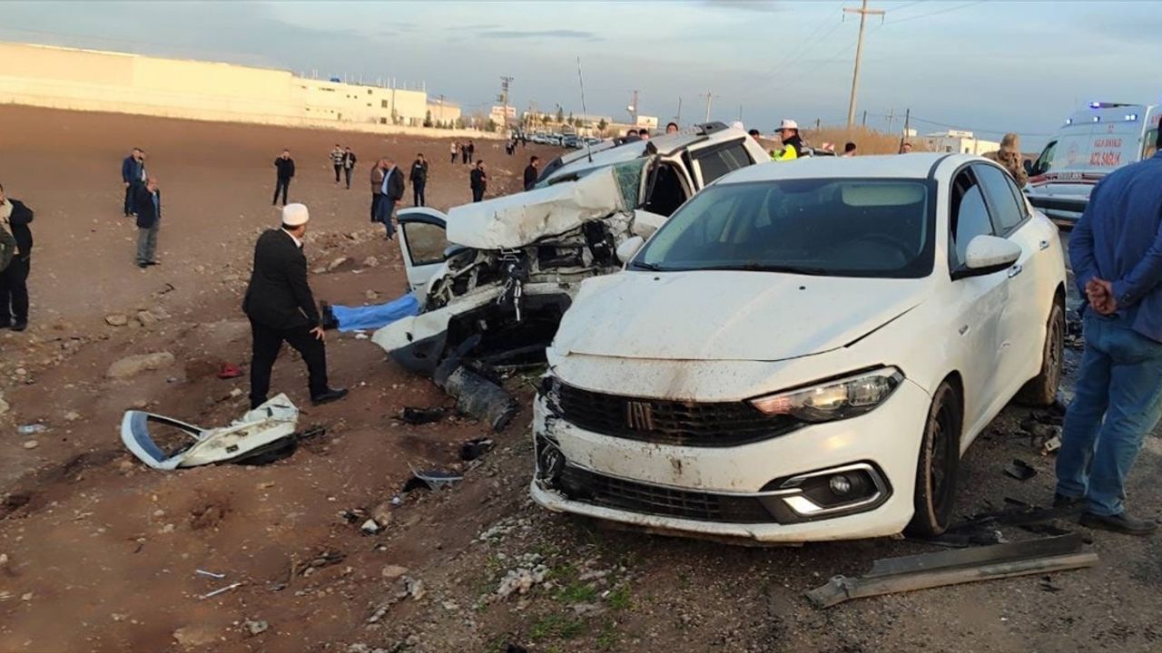 Diyarbakır'da Zincirleme Trafik Kazası: 3 Ölü, 4 Yaralı