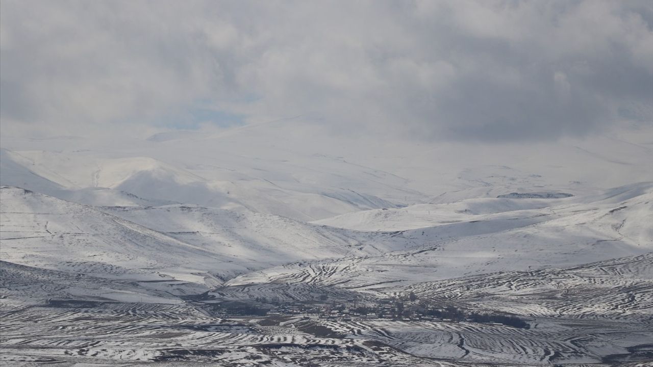 Doğu Anadolu Bölgesi'nde Kar Yağışı ve Soğuk Hava Etkili Oldu