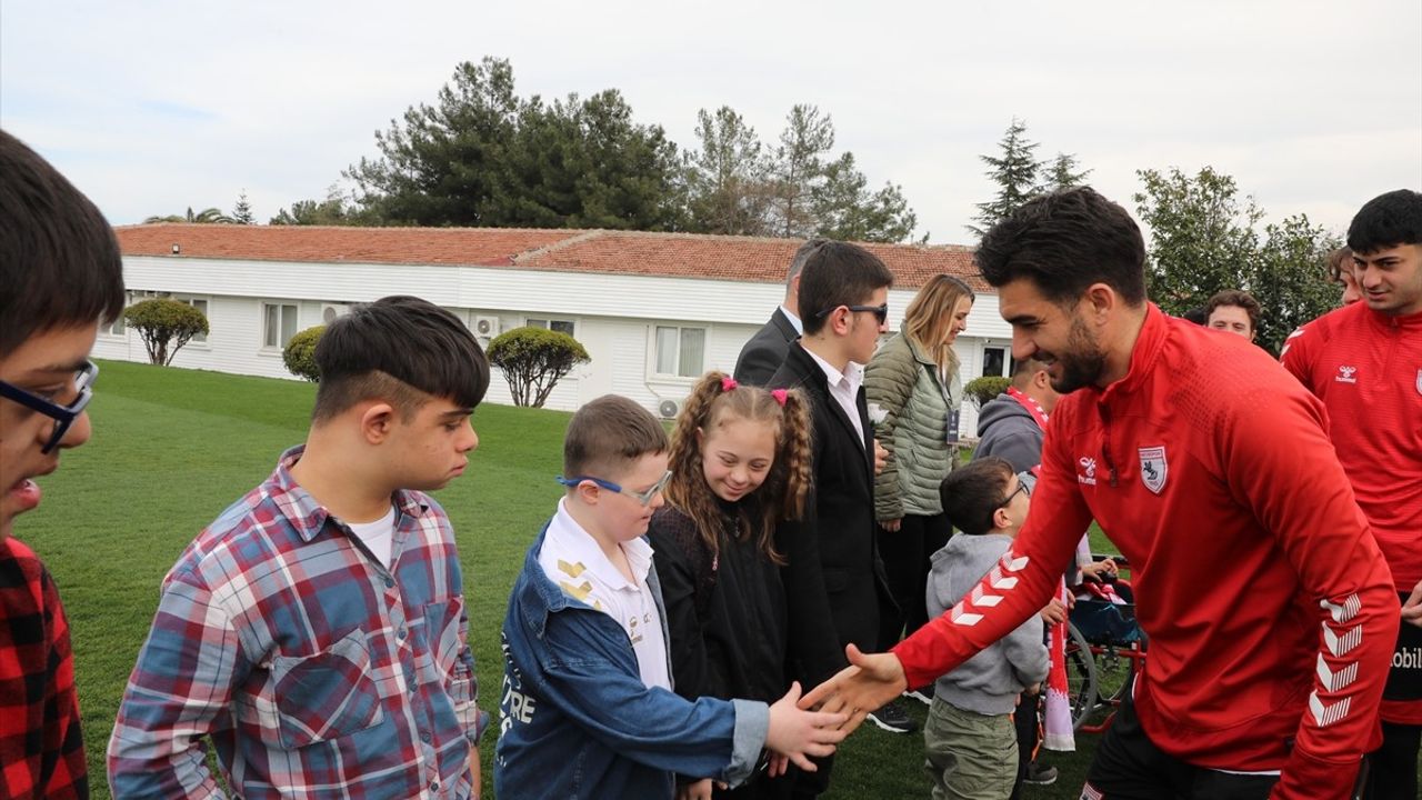Down Sendromlu Çocuklar Samsunspor Futbolcularıyla Buluştu