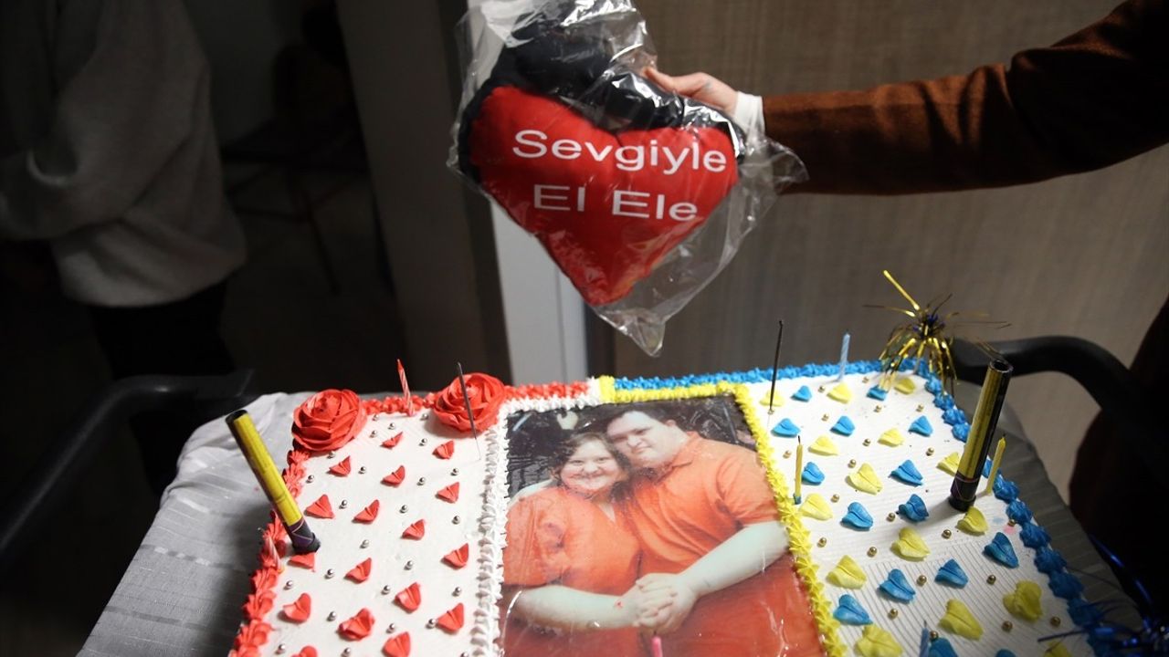 Down Sendromlu İkizler Özge ve Berke'nin 22. Doğum Günü Kutlaması Kastamonu'da Gerçekleşti