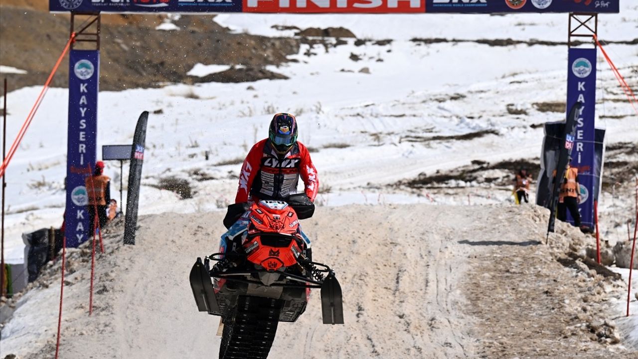 Dünya Kar Motosikleti Şampiyonası'nda Sıralama Yarışları Tamamlandı