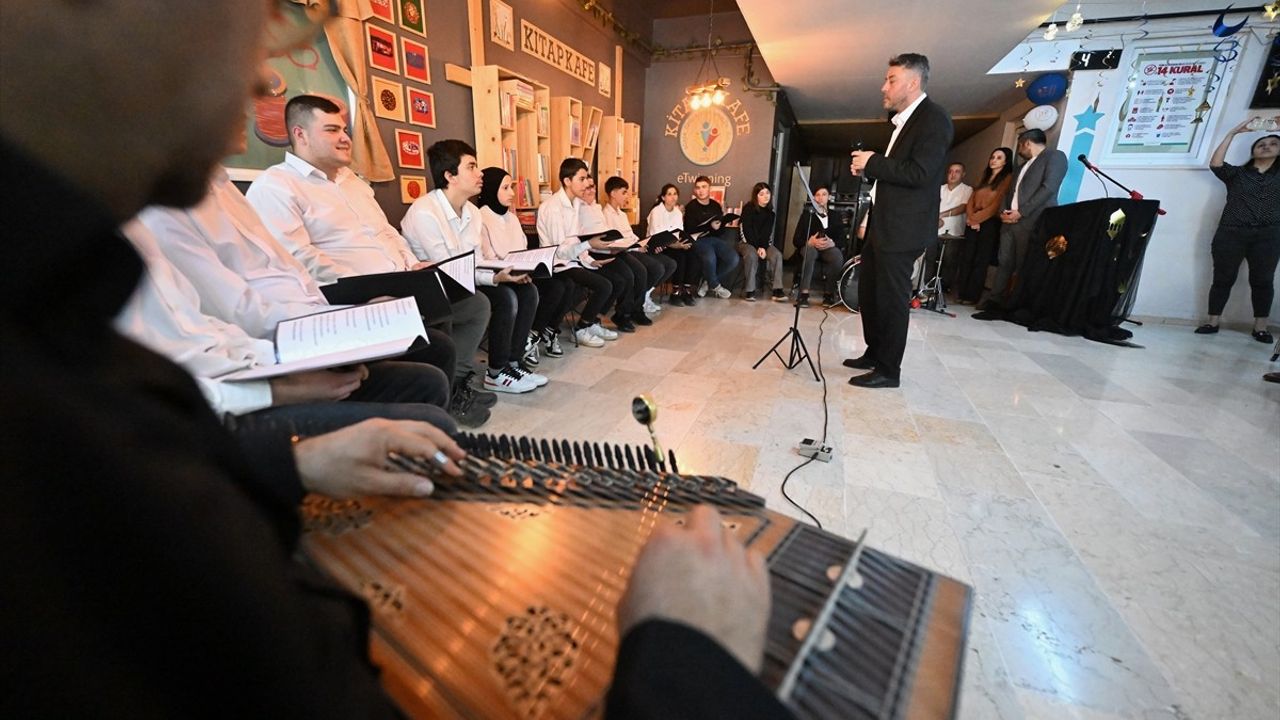 Düzce'de Özel Öğrencilerden Anlamlı 'Kadir Gecesi' Programı