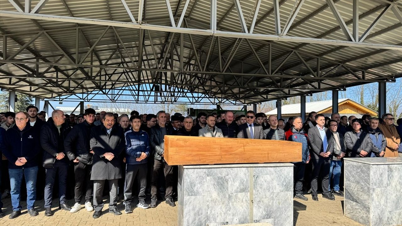 Düzce'de Tüfekle Vurulan 14 Yaşındaki Muay Thai Sporcusu Ahmet Kafkas Keleş'in Cenazesi Defnedildi