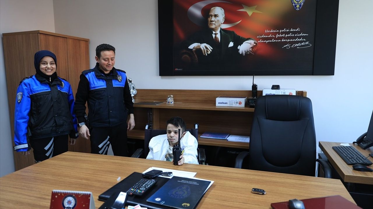 Edirne'de Cam Kemik Hastası Genç, Polis Olma Hayalini Gerçekleştirdi
