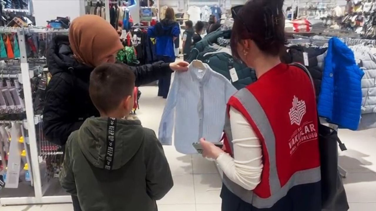 Edirne Vakıflar Bölge Müdürlüğü'nden İhtiyaç Sahibi Çocuklara Bayramlık Kıyafet Yardımı