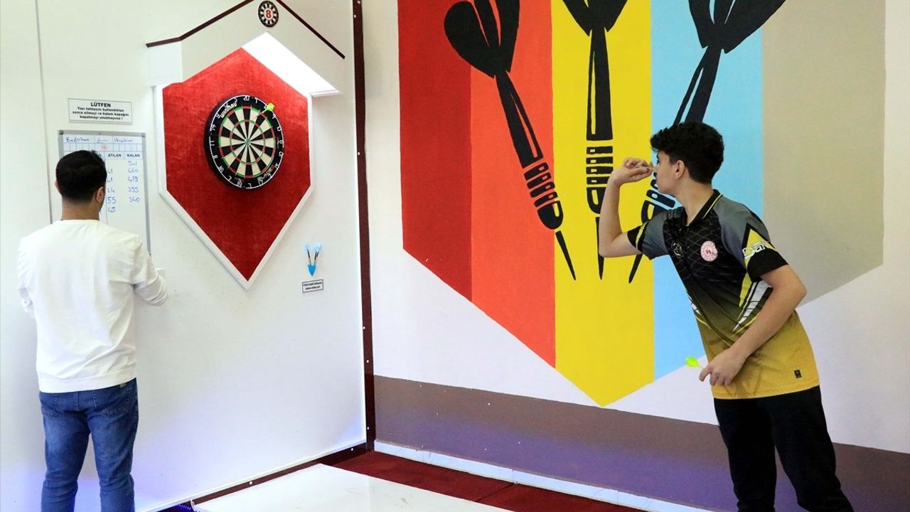 Elazığlı Dart Şampiyonu Bedirhan Nas, Milli Forma Hedefiyle Çalışmalarını Sürdürüyor