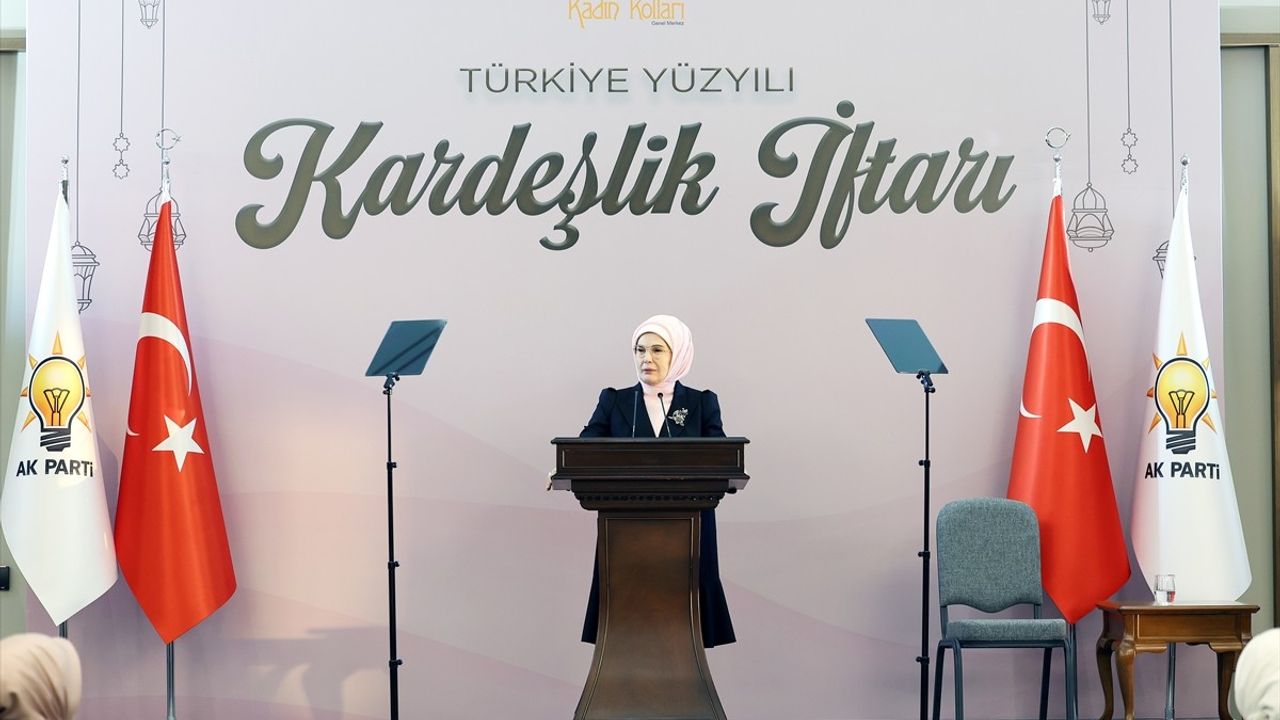 Emine Erdoğan, AK Parti Kadın Kolları İftarında Kadınların Rolünü Vurguladı