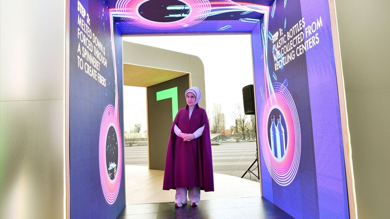 Emine Erdoğan, BM'deki 'Sıfır Atık Enstelasyon Sergisi'ni Ziyaret Etti
