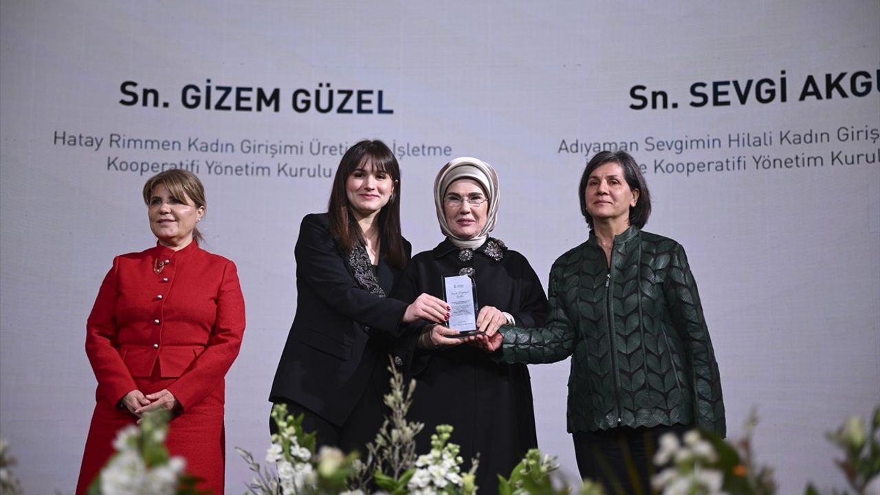 Emine Erdoğan, TİKAD'ın 'Hayata Bağlayan İlmekler' Projesini Tanıttı