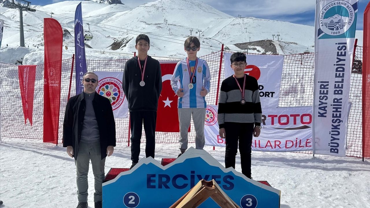 Erciyes Kayak Merkezi'nde Geleneksel Kızak Türkiye Şampiyonası Düzenlendi