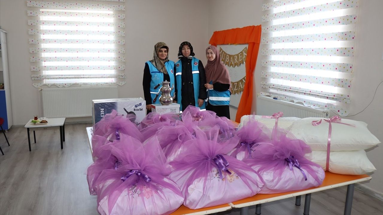 Erzincan'da El Emeği İyilikler Nişanlı Çiftlere Çeyiz Oluyor