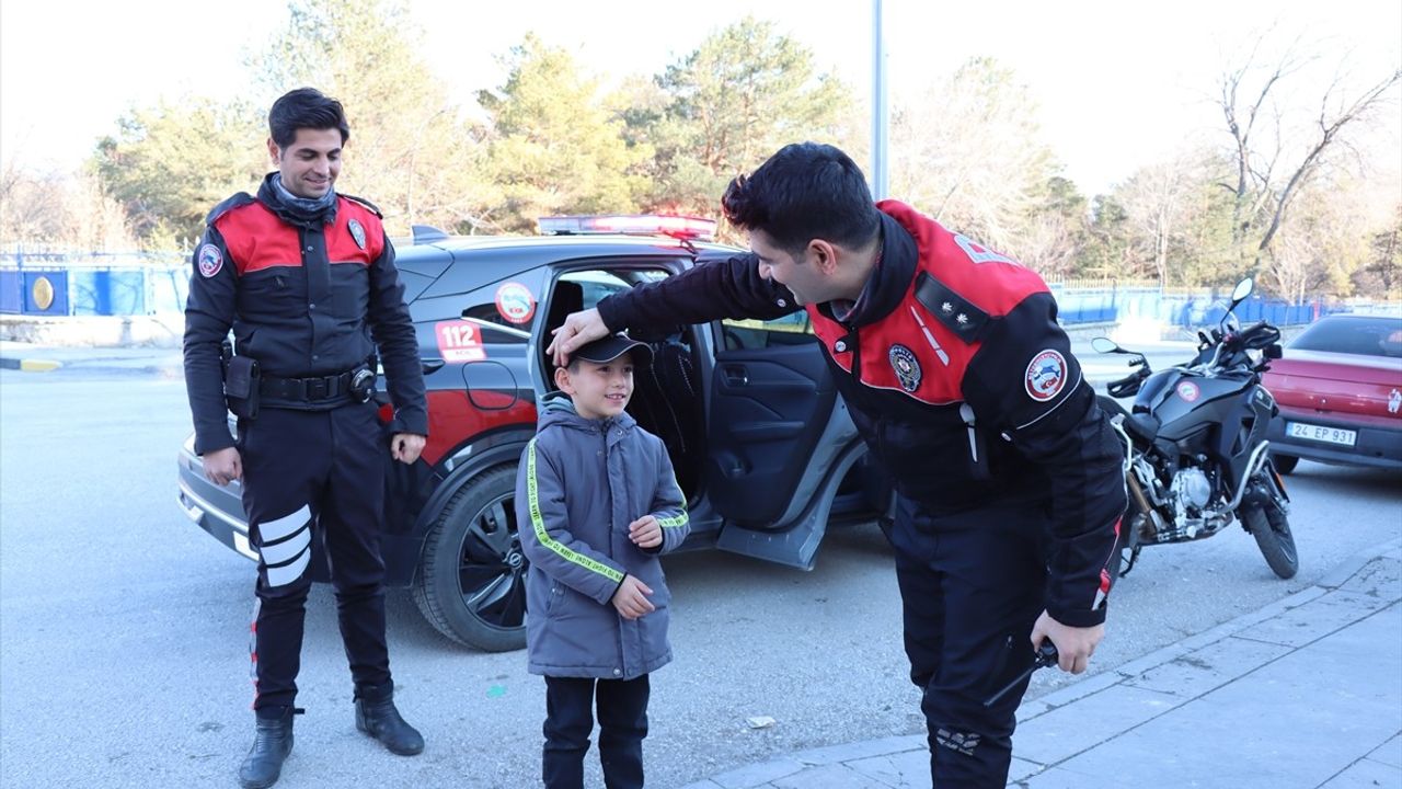 Erzincan'da Vali, Çocuğun Yunus Polisleriyle Tanışma Hayalini Gerçekleştirdi