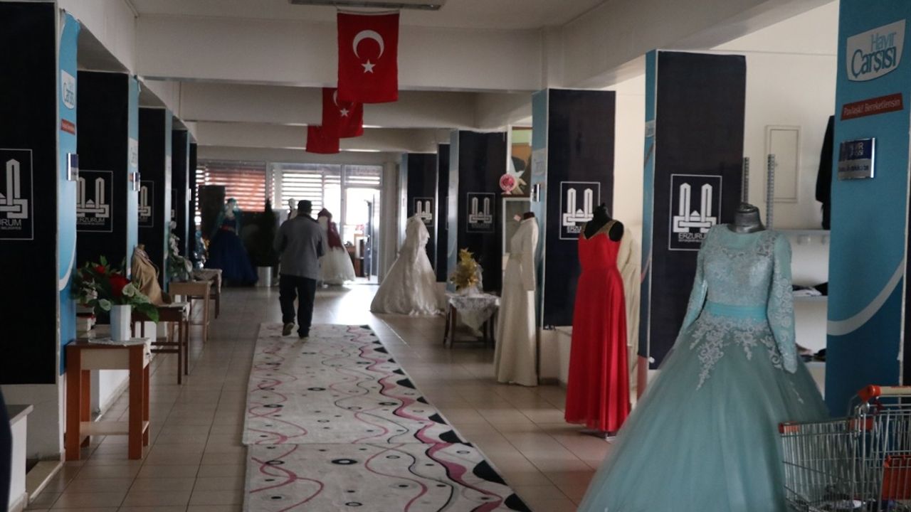 Erzurum Büyükşehir Belediyesinin Hayır Çarşısı, İhtiyaç Sahiplerine Yardım Eli Uzatıyor