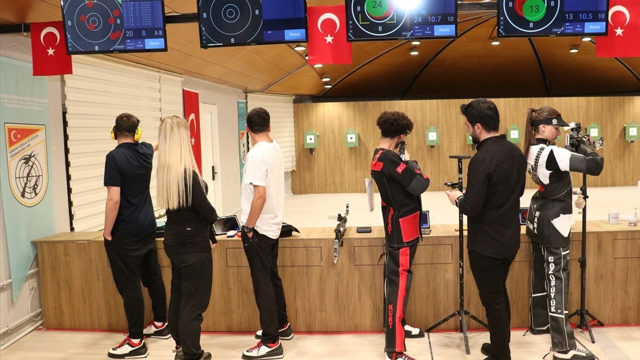 Erzurum'da Antrenör Çift, Geleceğin Şampiyon Atıcılarını Yetiştiriyor