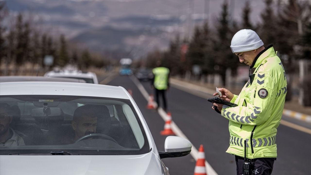 Erzurum'da Ramazan Bayramı Öncesi Dron Destekli Trafik Denetimleri Yapıldı