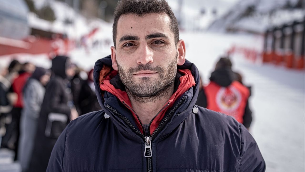 Erzurum Polisi Gelecek Biziz Projesi ile Gençlere Tarih, Kültür ve Spor Sunuyor