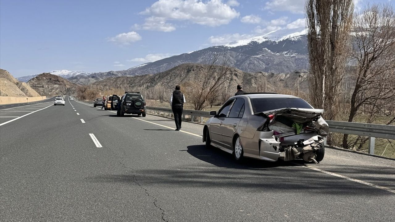 Erzurum'un Oltu İlçesinde Trafik Kazası: 7 Yaralı