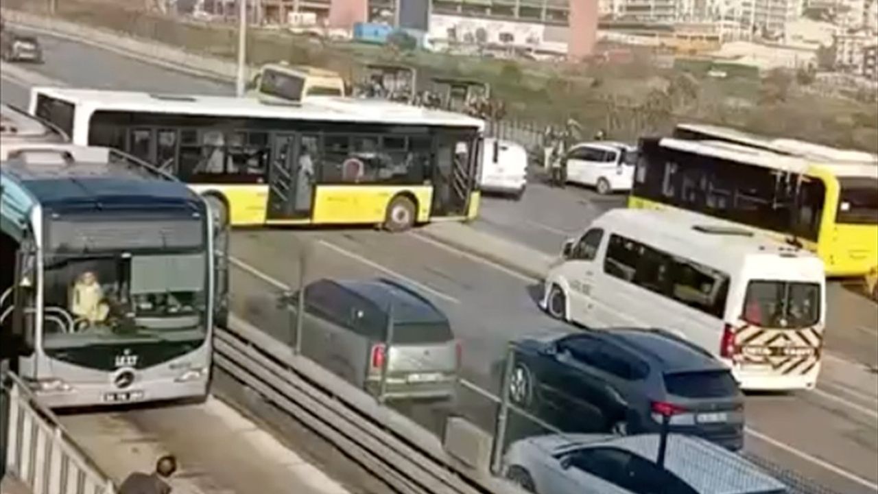 Esenyurt'ta İETT Otobüsü Kaza Yaptı: 1 Yaralı